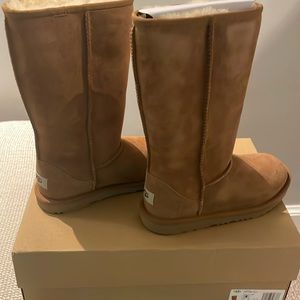 UGG’s Brand new Kids Classic Tall II size 4 with box